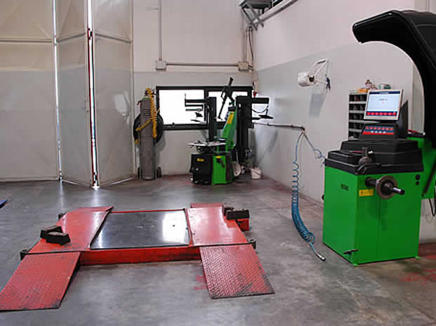 reparto pneumatici officina autocar